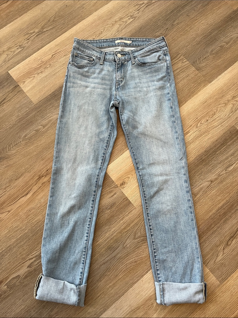 Levi’s 712 Slim Jeans Women’s Size 28 Light Wash Cuffed
